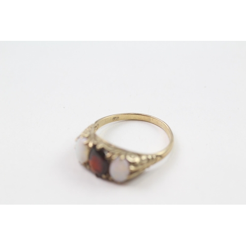 87 - 9ct gold vintage garnet & opal three stone ring with a scroll pattered gallery (3g) Size  P