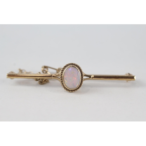 91 - 9ct gold vintage opal bar brooch (2.3g)