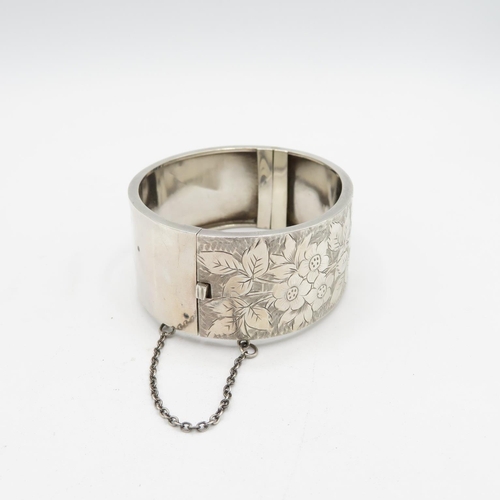 397 - Aesthetic movement silver bracelet, 1 or 2 superficial dings, safety chain in place, British hallmar... 