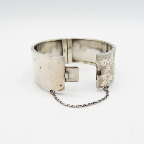 397 - Aesthetic movement silver bracelet, 1 or 2 superficial dings, safety chain in place, British hallmar... 