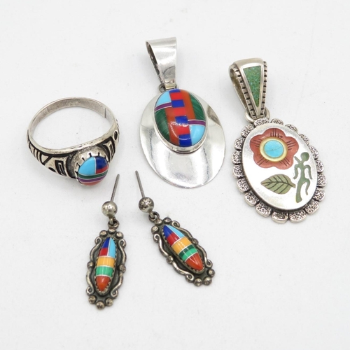 399 - Navajo jewellery pendants and ring (28.8g)