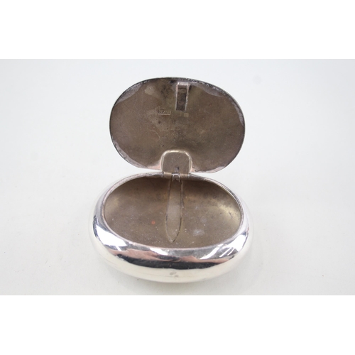 412 - Edwardian 1907 Birmingham Sterling Silver Squeeze Action Snuff Box (77g)