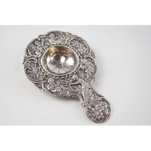 440 - Antique Victorian 1900 Sheffield Sterling Silver Cherub Tea Strainer (50g)