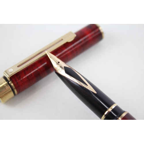 579 - Vintage SHEAFFER Targa Red Lacquer Fountain Pen w/ 14ct Gold Nib WRITING