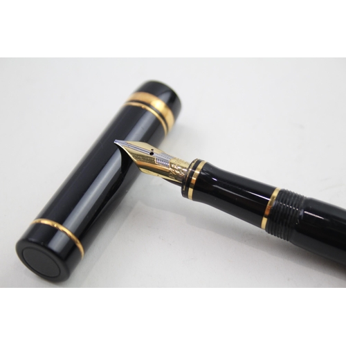 583 - PARKER Duofold Special Black Lacquer Fountain Pen w/ 18ct Gold Nib WRITING