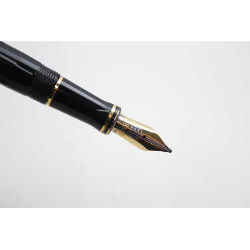 583 - PARKER Duofold Special Black Lacquer Fountain Pen w/ 18ct Gold Nib WRITING