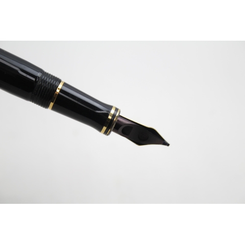 583 - PARKER Duofold Special Black Lacquer Fountain Pen w/ 18ct Gold Nib WRITING