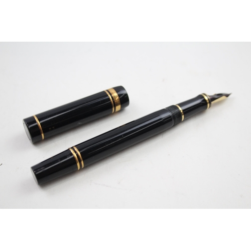 583 - PARKER Duofold Special Black Lacquer Fountain Pen w/ 18ct Gold Nib WRITING