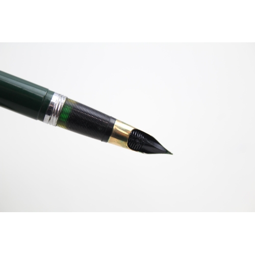 598 - Vintage SHEAFFER Snorkel Green Cased Fountain Pen w/ 14ct Gold Nib WRITING