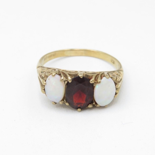 87 - 9ct gold vintage garnet & opal three stone ring with a scroll pattered gallery (3g) Size  P