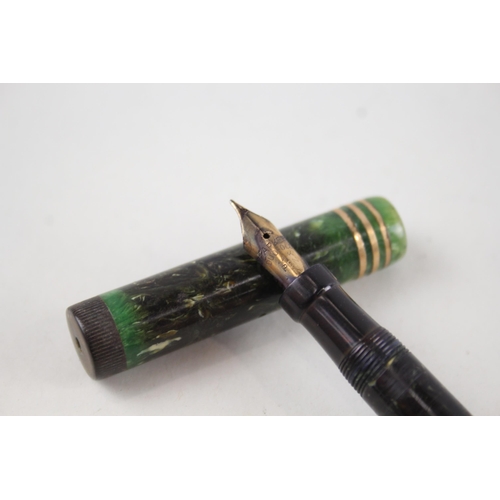 564 - Vintage PARKER Duofold Green Fountain Pen w/ 14ct Nib WRITING