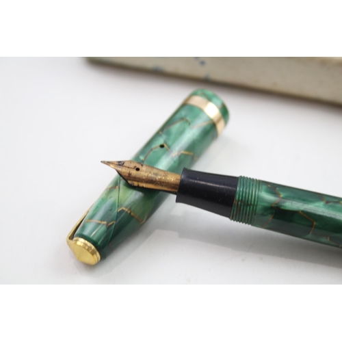 573 - Vintage CONWAY STEWART 84 Green Fountain Pen w/ 14ct Gold Nib WRITING  Boxed