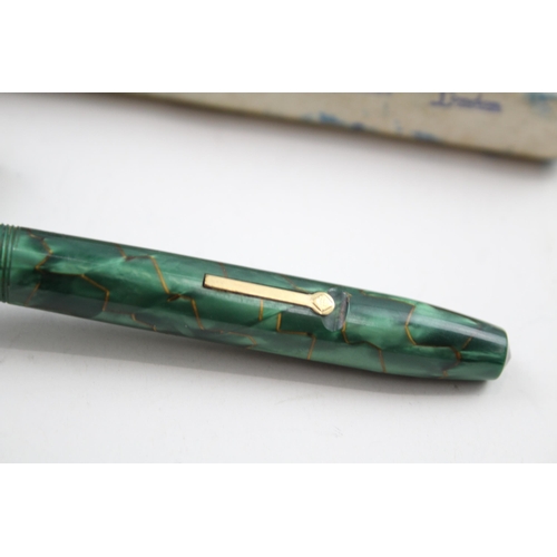 573 - Vintage CONWAY STEWART 84 Green Fountain Pen w/ 14ct Gold Nib WRITING  Boxed