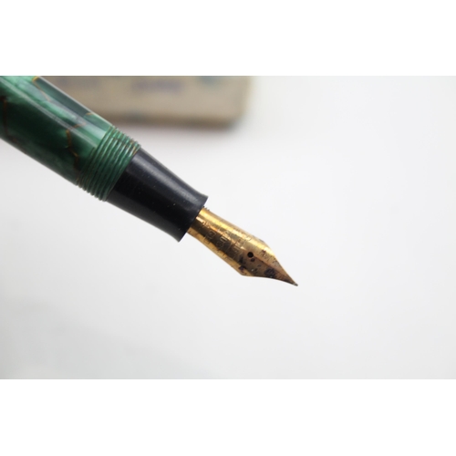 573 - Vintage CONWAY STEWART 84 Green Fountain Pen w/ 14ct Gold Nib WRITING  Boxed