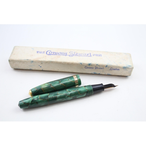 573 - Vintage CONWAY STEWART 84 Green Fountain Pen w/ 14ct Gold Nib WRITING  Boxed