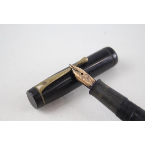 581 - Vintage De La Rue Dainty Black Ladies Fountain Pen w/ 14ct Gold Nib WRITING