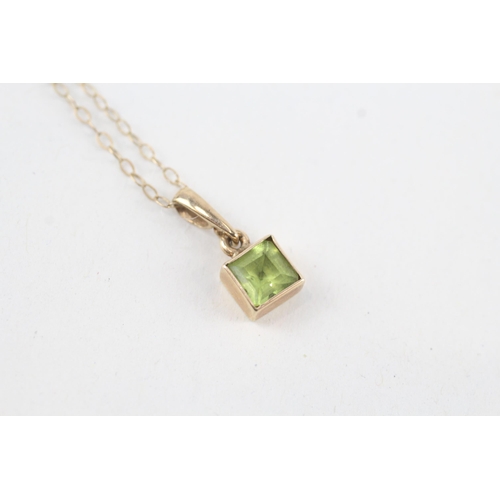 104 - 9ct gold square cut peridot pendant necklace, bezel set (1g)