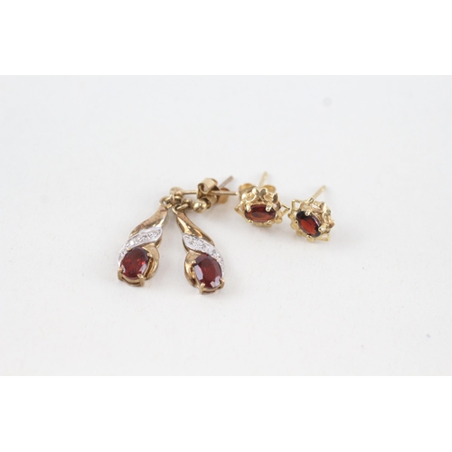 107 - 2 x 9ct gold diamond & garnet earrings (2.5g)