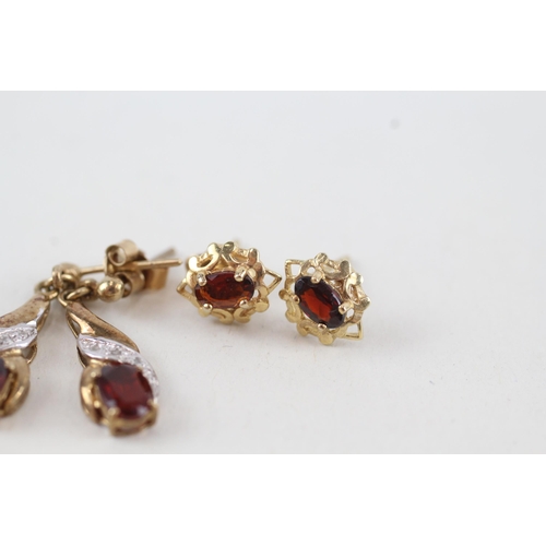 107 - 2 x 9ct gold diamond & garnet earrings (2.5g)