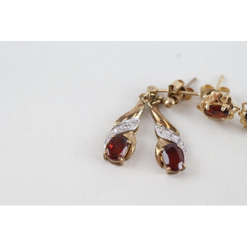 107 - 2 x 9ct gold diamond & garnet earrings (2.5g)