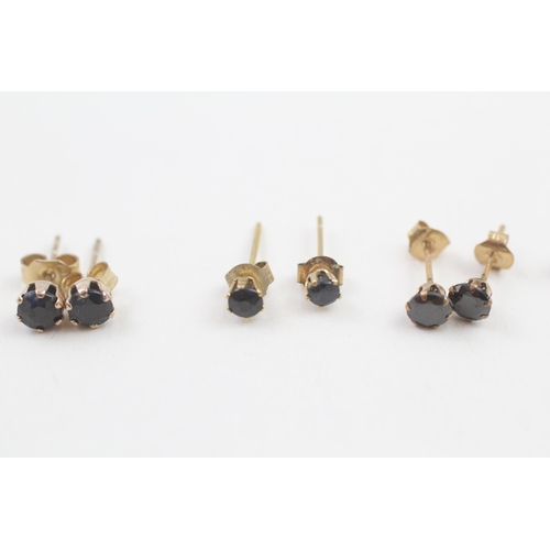 108 - 4 x 9ct gold sapphire stud earrings (1.3g)