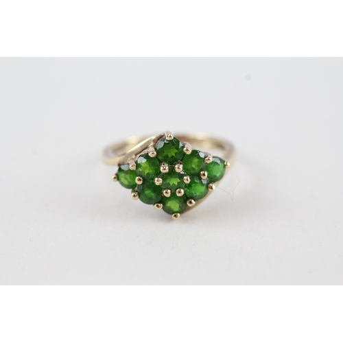 11 - 9ct gold diopside cluster ring, claw set (2.2g) Size  K