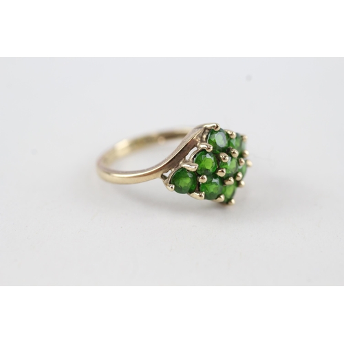 11 - 9ct gold diopside cluster ring, claw set (2.2g) Size  K