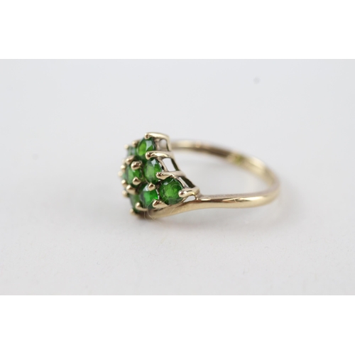 11 - 9ct gold diopside cluster ring, claw set (2.2g) Size  K