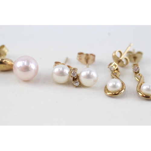 113 - 2 x 9ct gold cultured pearl earrings with diamond highlight (5.2g)