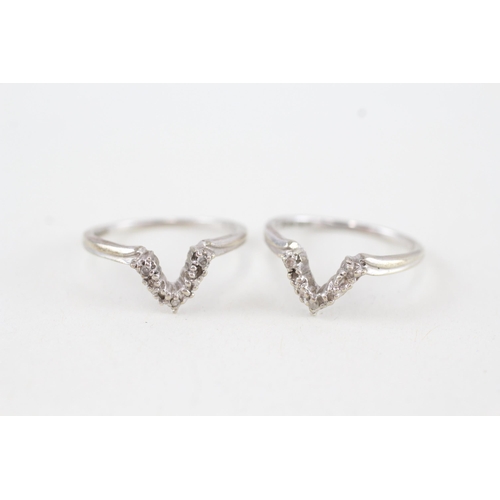 115 - 2 x 9ct white gold diamond chevron stacking rings (3g) Size  L