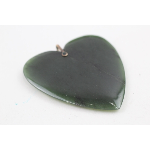 129 - 9ct gold bail nephrite heart pendant (34g)