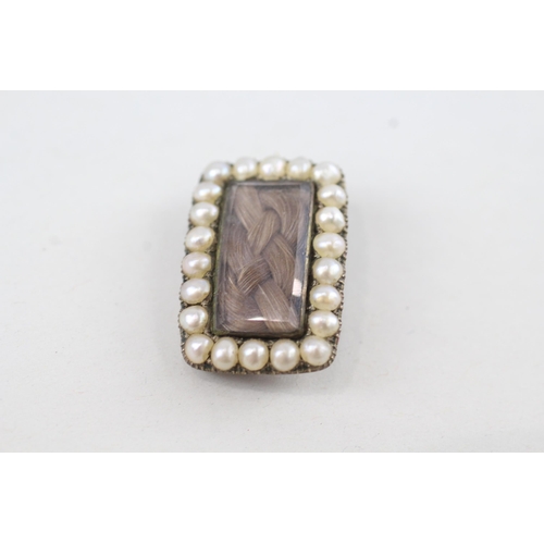 132 - 9ct gold antique pearl and hairwork brooch (3.4g)