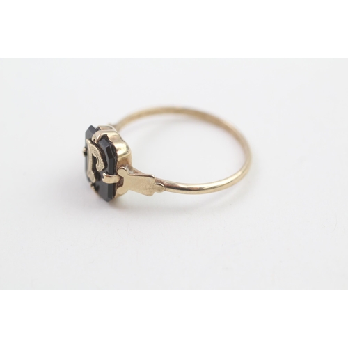 14 - 9ct gold vintage black onyx initial 'r' dress ring (1.8g) Size  S