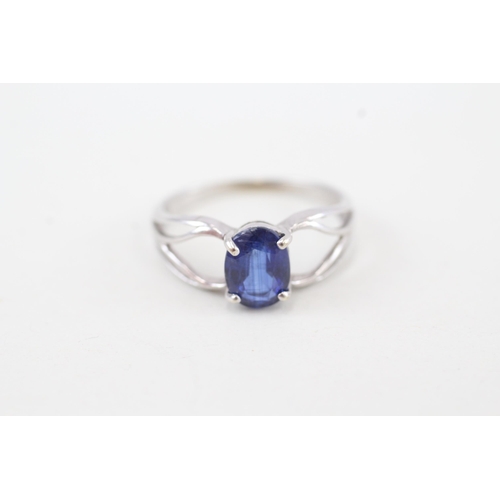 143 - 9ct gold sapphire dress ring (2.1g) Size M 1/2