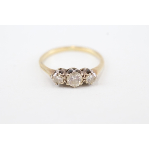 147 - 18ct gold diamond trilogy ring (3.1g) Size Q