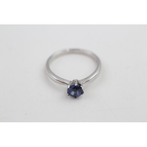 149 - 9ct gold sapphire solitaire ring (1.3g) Size L 1/2