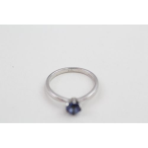 149 - 9ct gold sapphire solitaire ring (1.3g) Size L 1/2