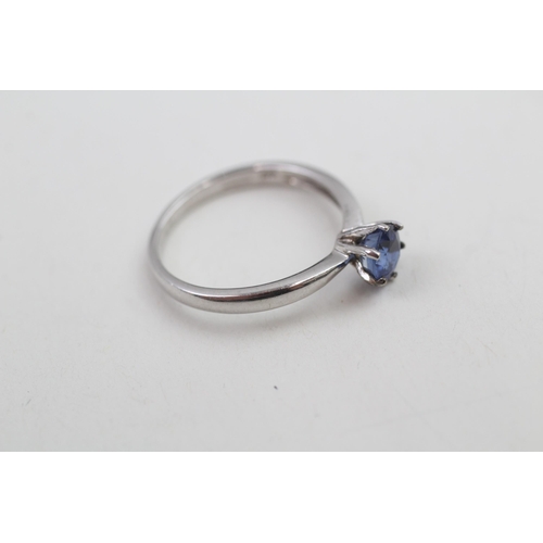 149 - 9ct gold sapphire solitaire ring (1.3g) Size L 1/2