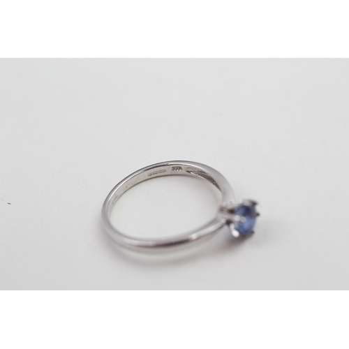 149 - 9ct gold sapphire solitaire ring (1.3g) Size L 1/2