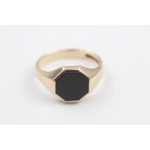 16 - 9ct gold hexagon cut black onyx dress ring (5.6g) Size  U