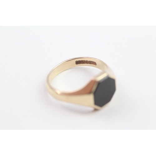 16 - 9ct gold hexagon cut black onyx dress ring (5.6g) Size  U