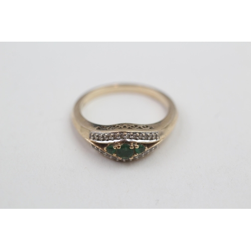 175 - 9ct gold diamond and emerald dress ring (3.8g) Size O