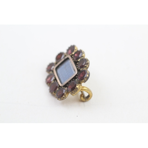 185 - 9ct gold garnet mourning brooch (3g)