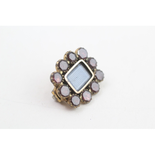 185 - 9ct gold garnet mourning brooch (3g)