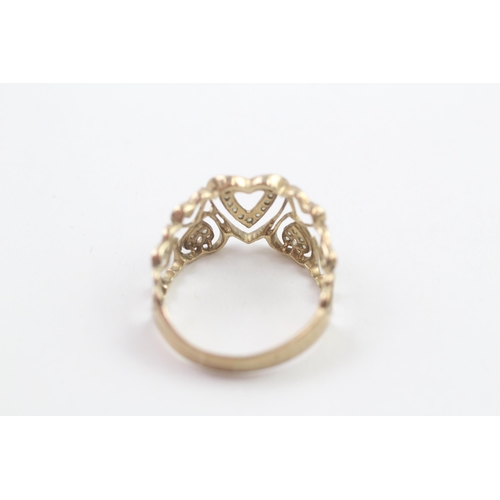 19 - 9ct gold diamond heart shaped dress ring (2.6g) Size  S