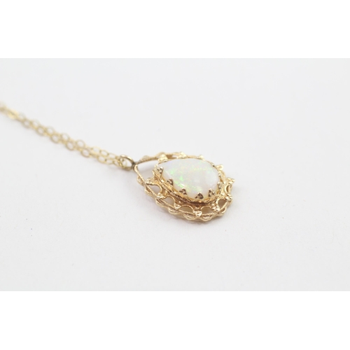 195 - 14ct gold opal pendant necklace (1.3g)