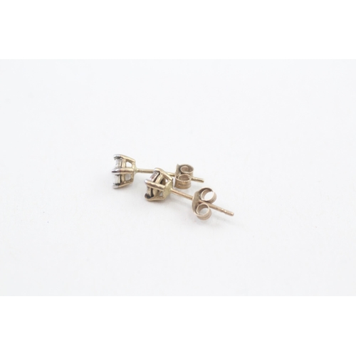 204 - 9ct gold diamond single stone stud earrings (0.4g)