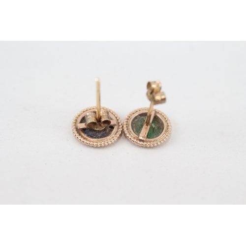 207 - 9ct gold jade stud earrings with scroll backs (1.1g)