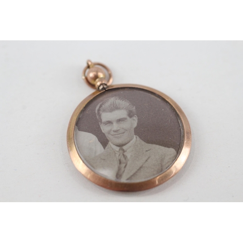 212 - 9ct gold antique double sided photo locket pendant (3.7g)