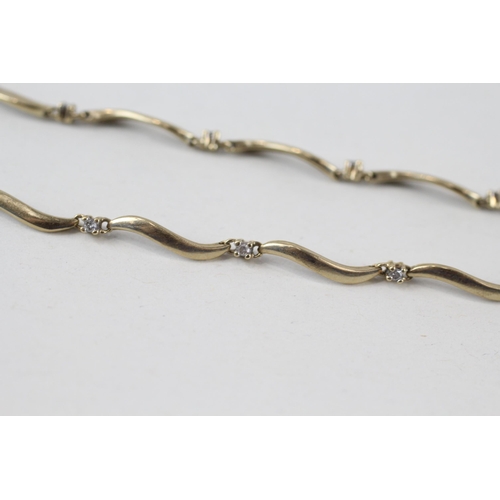 225 - 9ct gold diamond fancy link bracelet (3.4g)